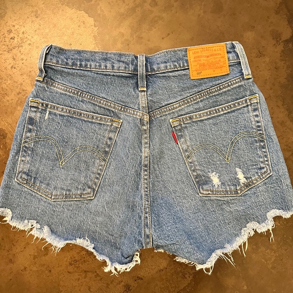 Levi's Classic 501 cut-off shorts - size 26 - Picture 1 of 6